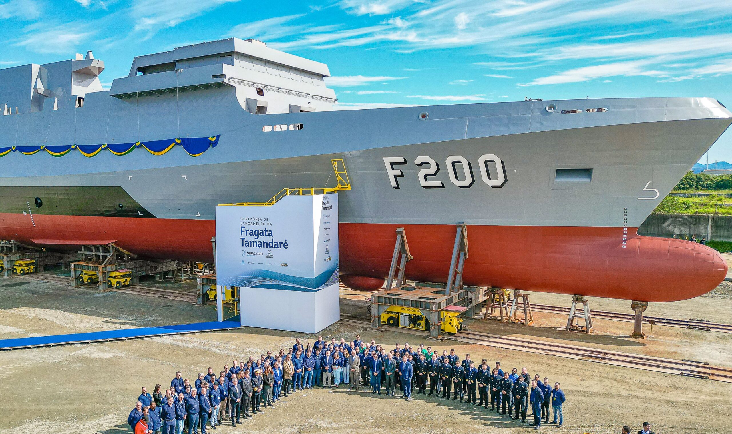 Indústria de SC lança 1ª fragata Tamandaré ao mar para testes