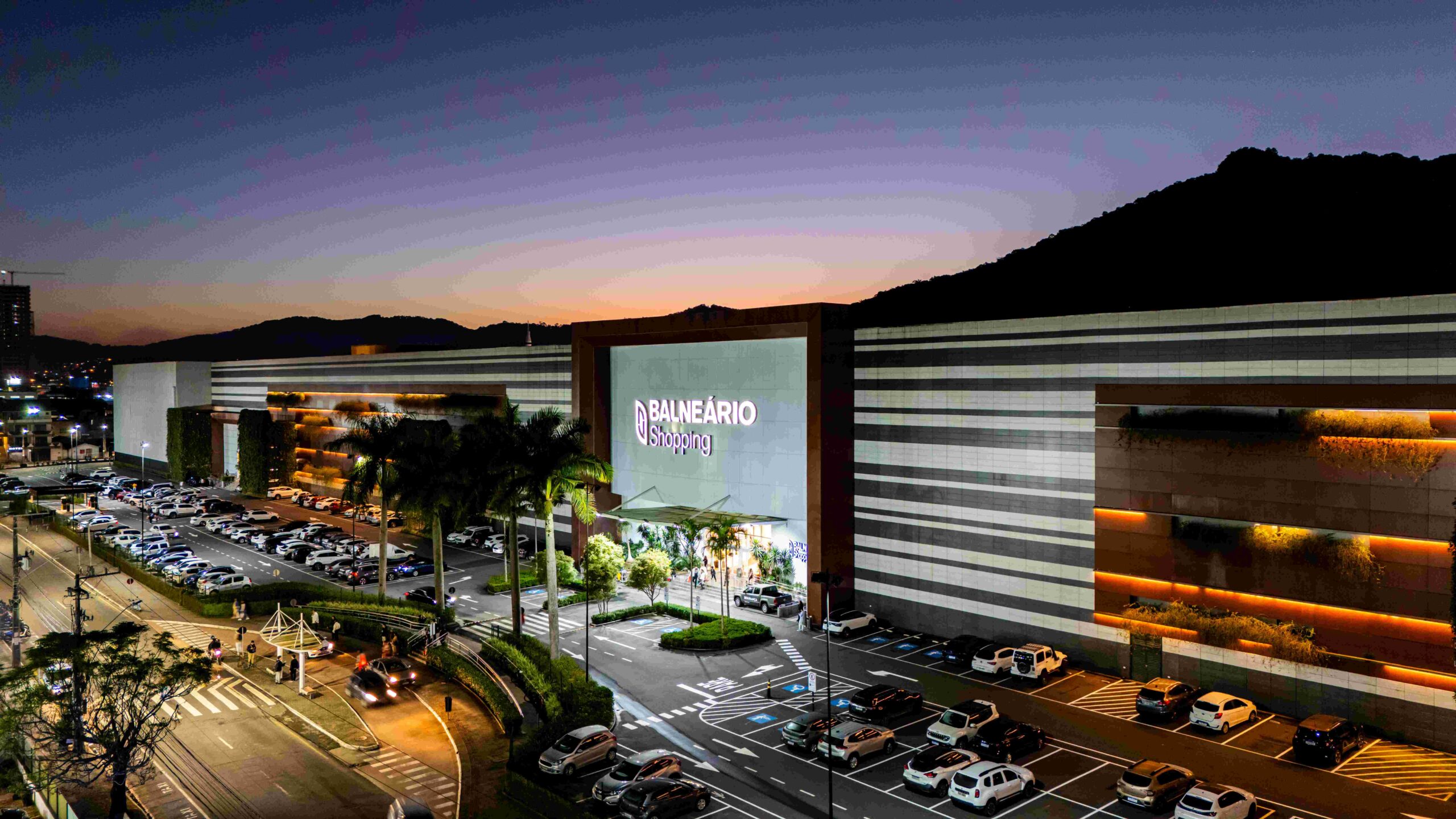 Balneário Shopping celebra o fim de ano com programação especial repleta de música, arte e magia natalina Balneário Shopping celebra o fim de ano com programação especial repleta de música, arte e magia natalina