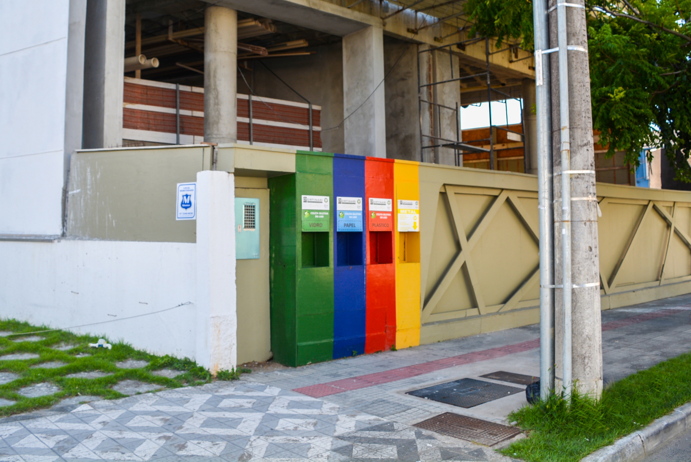 Construtora investe em infraestrutura de coleta seletiva do lixo no One Office, em Itajaí