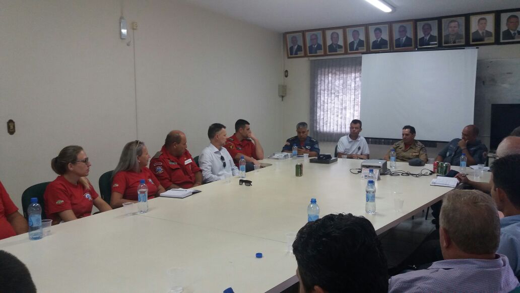 Presidente do Legislativo participa de encontro entre Bombeiros Militares e Voluntários Presidente do Legislativo participa de encontro entre Bombeiros Militares e Voluntários