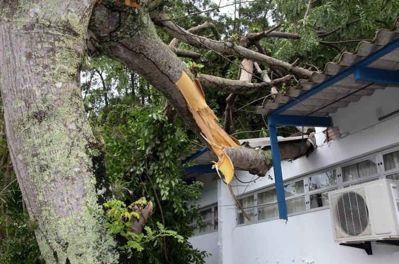 Itajaí decreta situação de emergência após passagem de ciclone