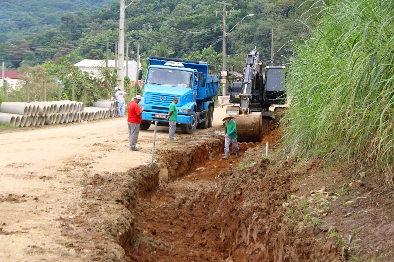Seguem as obras na Estrada Geral do Sertão do Trombudo Seguem as obras na Estrada Geral do Sertão do Trombudo
