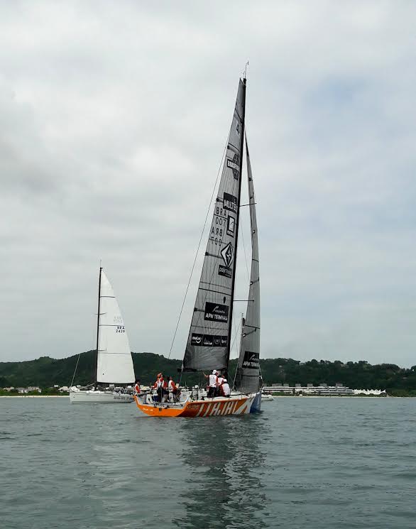 Ação do Itajaí Sailing Team quer despertar interesse de novos velejadores