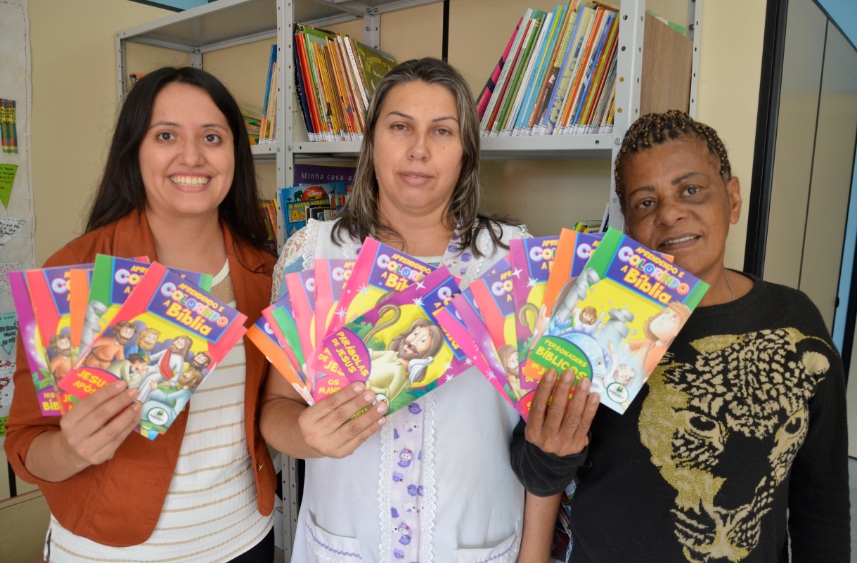 Alunos da Escola Nilton Kucker recebem doação de livros