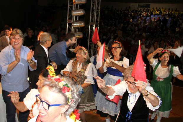 Festa alemã marca abertura dos Jogos Abertos da Terceira Idade em Blumenau