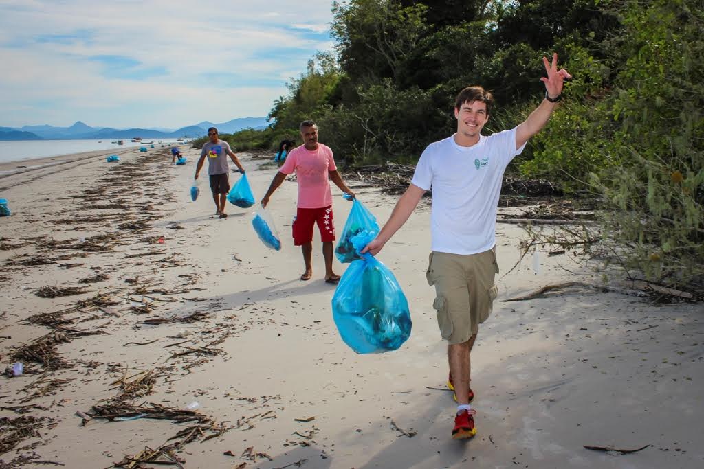 1º Mutirão Nacional de Limpeza de Praias da ONG Parceiros do Mar acontece em 5 estados