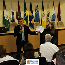 Reunião na Amfri trata sobre custeio do Hospital Ruth Cardoso