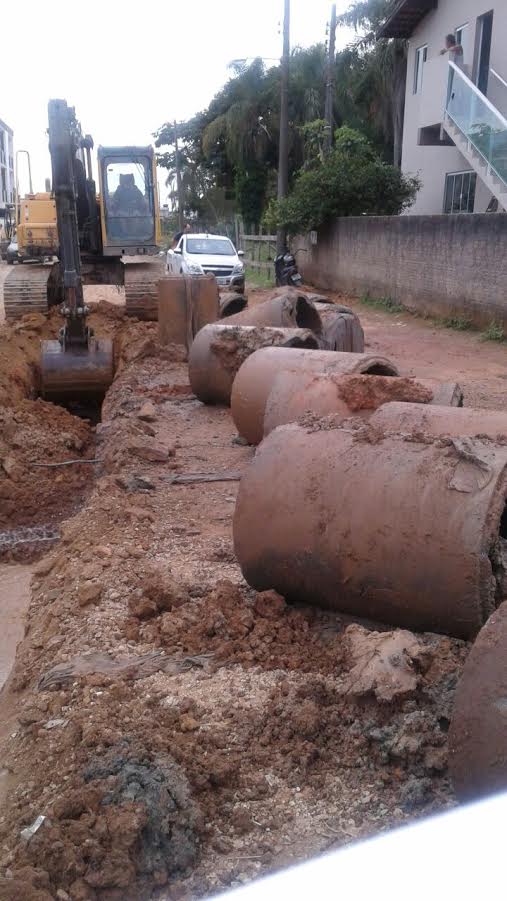 Prefeitura começa a reestruturar captação pluvial da Rua Valdomiro Bernardes