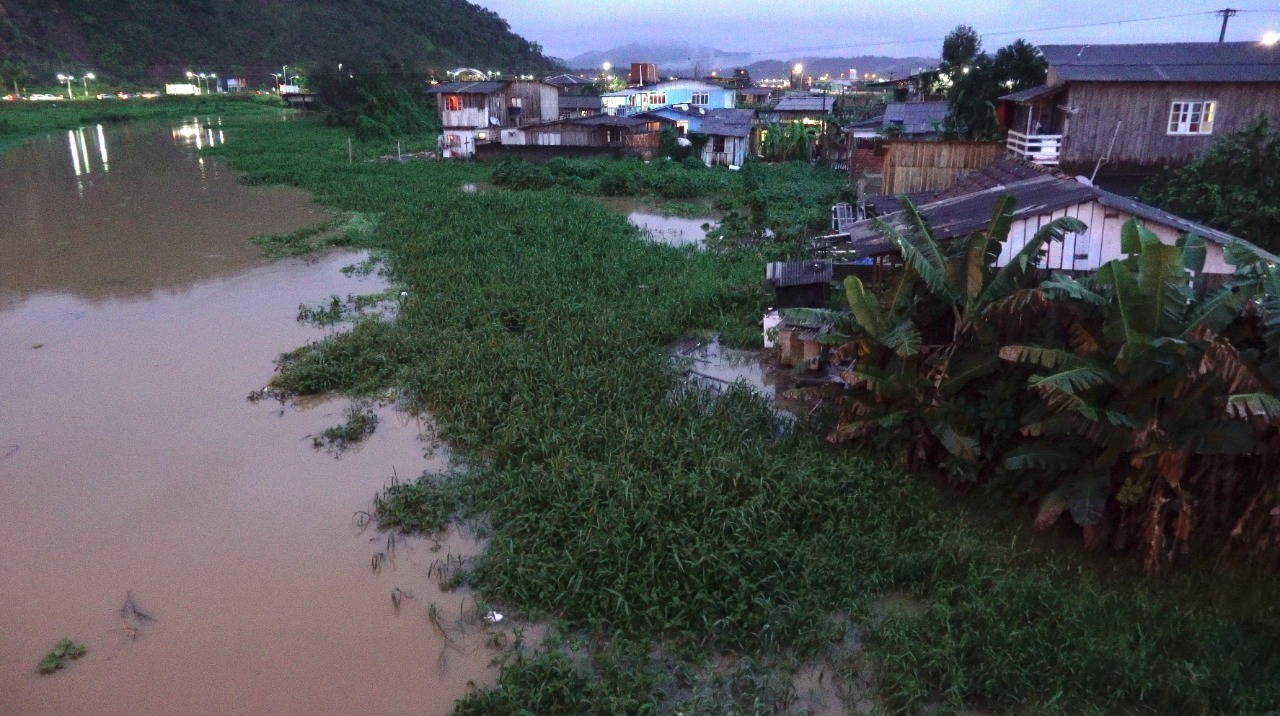 Defesa Civil monitora rios em Itajaí