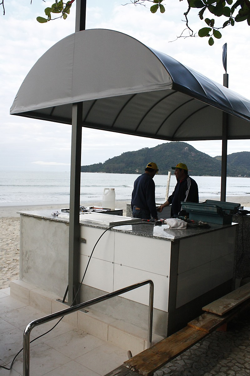 Protótipo de nova barraca de milho e churros começou a ser construído na Praia Central Protótipo de nova barraca de milho e churros começou a ser construído na Praia Central