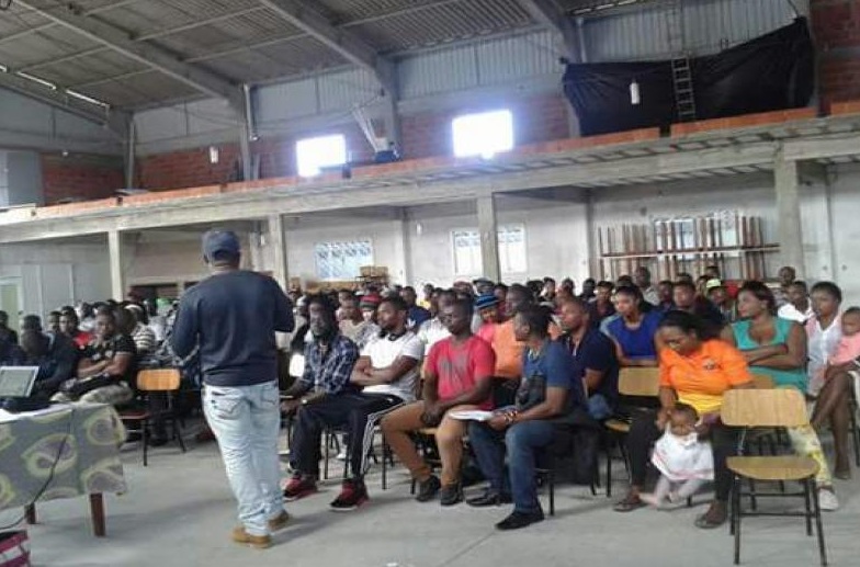 Comunidade haitiana de Itajaí recebe palestra sobre saúde da família