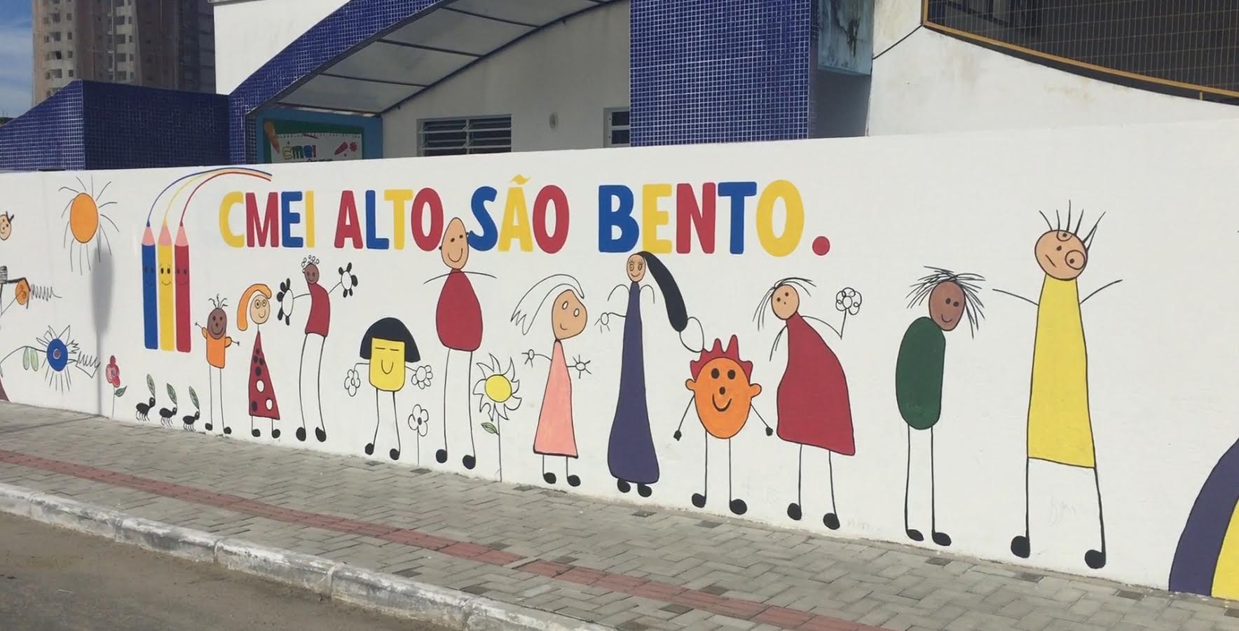Muros do CMEI Alto São Bento ganha decoração especial