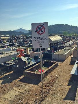 Combate à Dengue instala placas informativas nos cemitérios de Camboriú