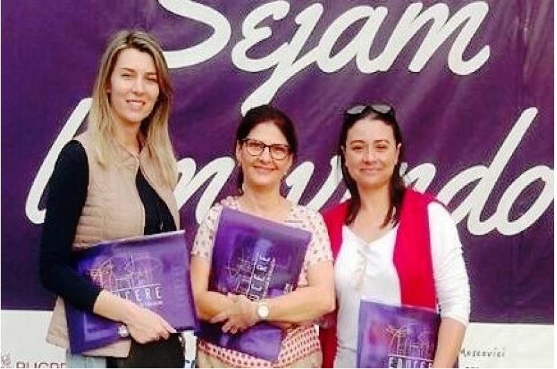 Professoras da rede municipal representam Itajaí em evento científico no Paraná Professoras da rede municipal representam Itajaí em evento científico no Paraná