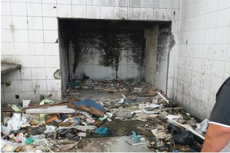 Município faz limpeza emergencial contra dengue em posto de combustível abandonado