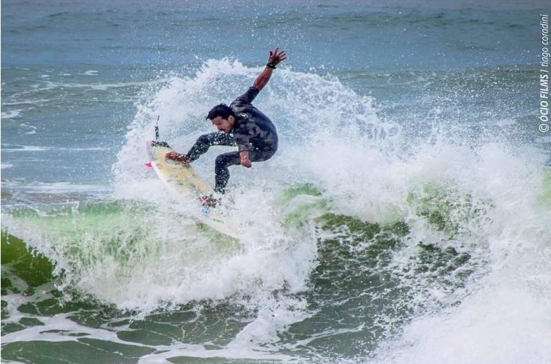 Surfista de Itajaí lança campanha para arrecadar fundos para competir no Campeonato Mundial