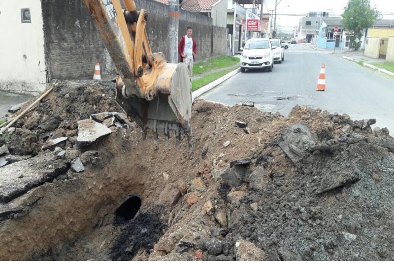 Tubulação em ruas de Cordeiros será interligada Tubulação em ruas de Cordeiros será interligada