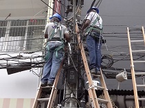 COSIP e empresas de telecomunicação realizam força-tarefa para organizar fiação elétrica dos postes do Calçadão