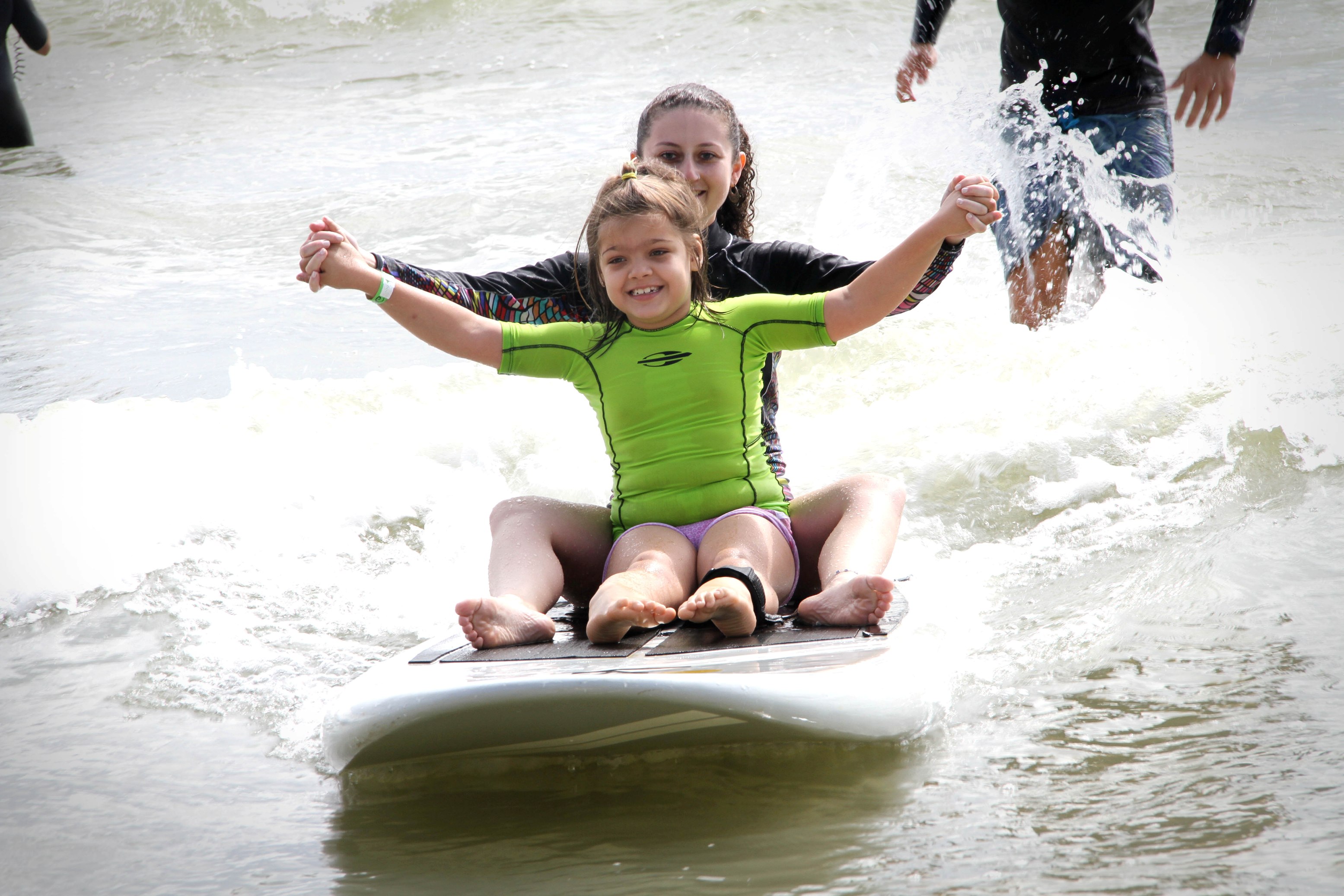 Balneário Camboriú recebe 3º Festival de Surf para Autistas neste sábado