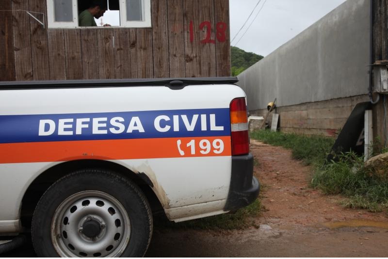 Defesa Civil interdita três locais devido ao risco de deslizamentos