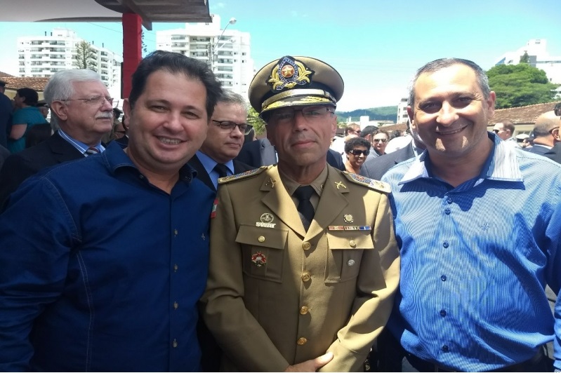 PREFEITO DE NAVEGANTES EM EXERCÍCIO PARTICIPA DE POSSE DO NOVO COMANDANTE GERAL DA PMSC