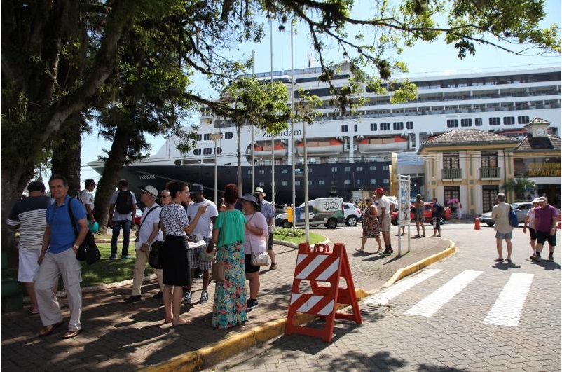 Turistas de cruzeiros movimentam R$ 600 mil na economia de Itajaí
