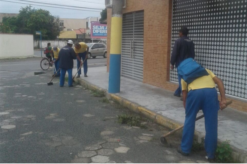 OBRAS REALIZA LIMPEZA URBANO NO CENTRO E BAIRRO SÃO PEDRO OBRAS REALIZA LIMPEZA URBANO NO CENTRO E BAIRRO SÃO PEDRO
