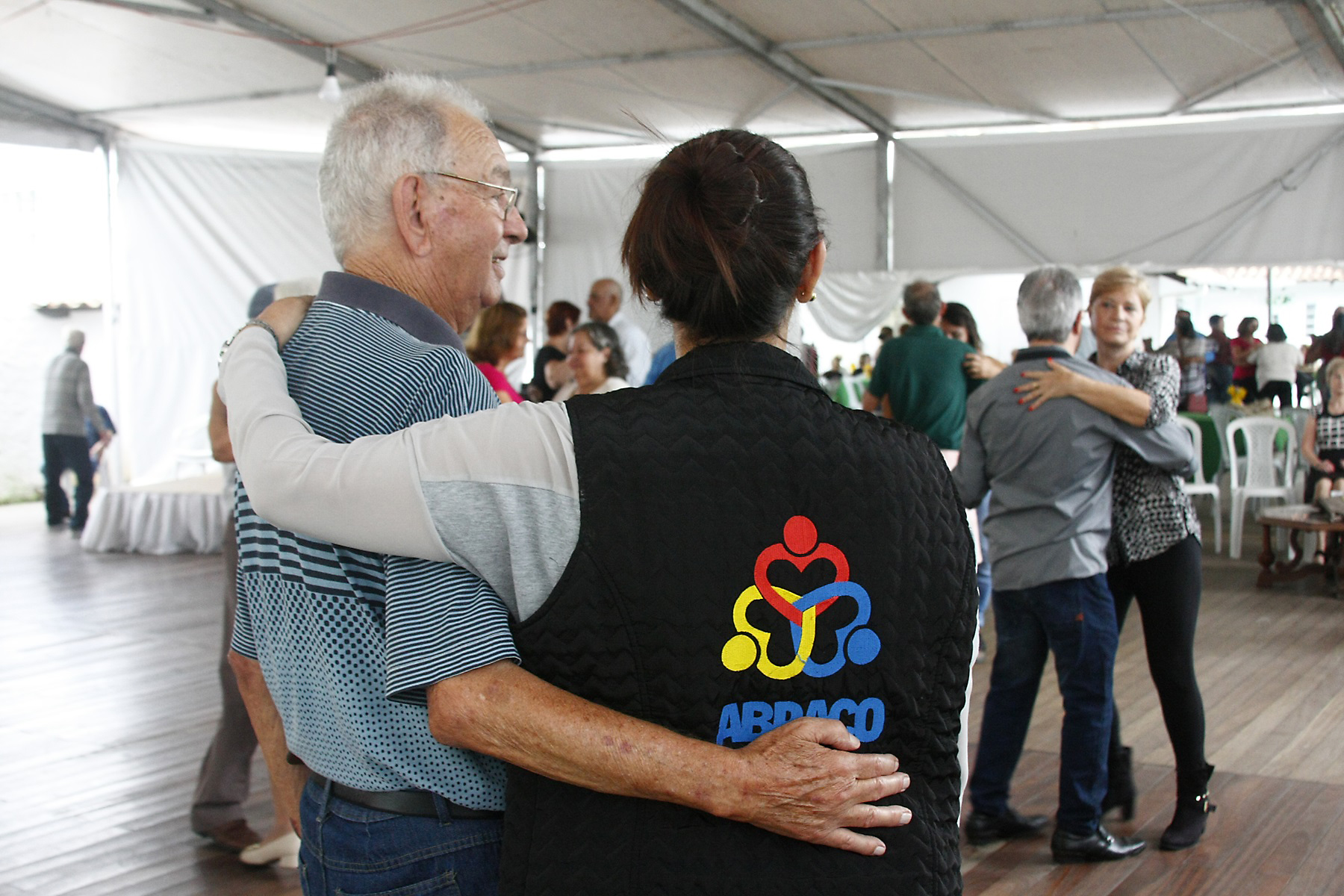 Dia do Abraço: conheça programas de acolhimento oferecidos em Balneário Camboriú