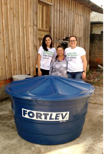 Águas de Camboriú entrega mais 70 caixas d’água em cinco bairros da cidade