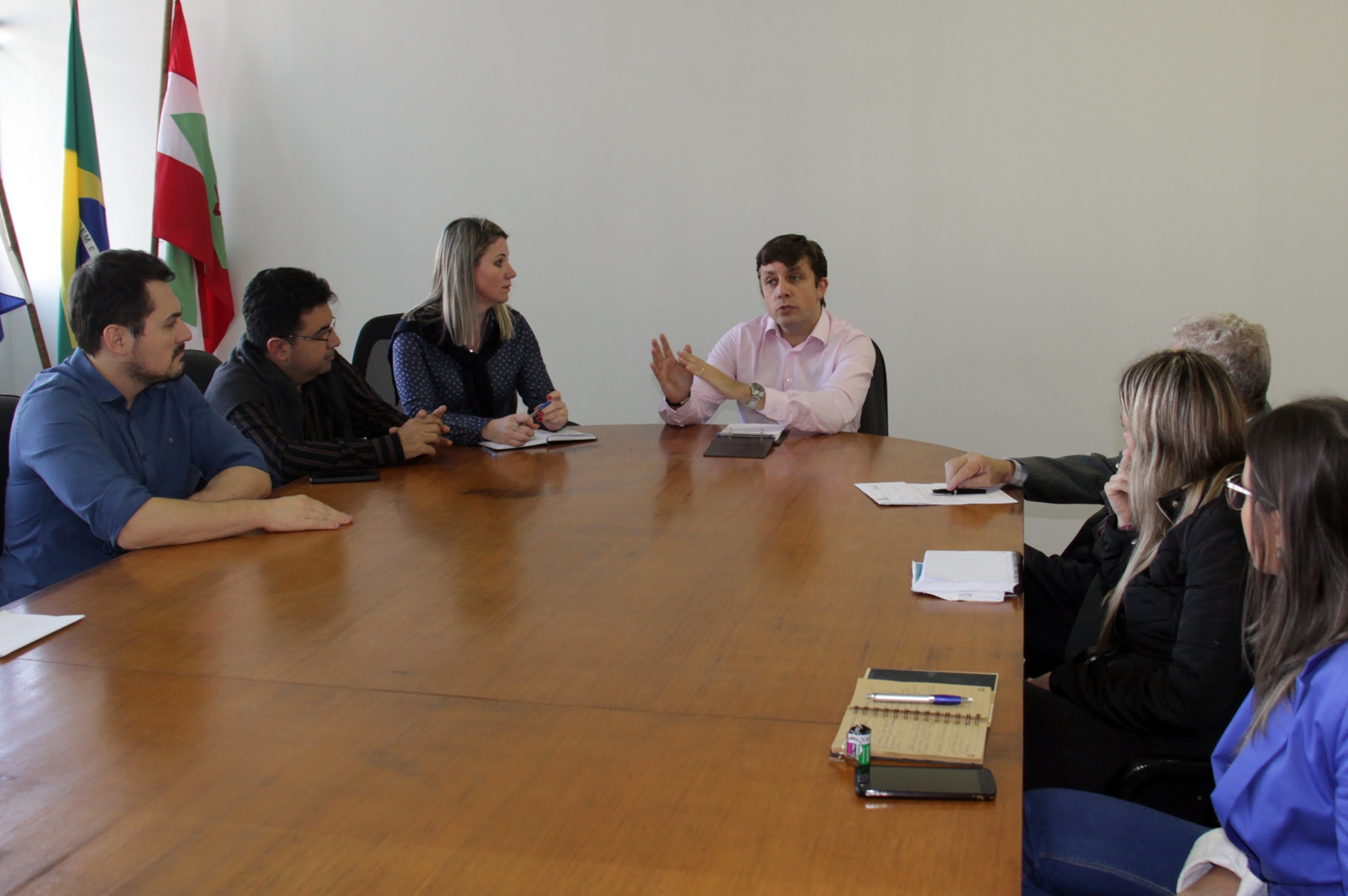 Prefeito reúne Comitê de Crise e determina novas medidas dos serviços municipais Prefeito reúne Comitê de Crise e determina novas medidas dos serviços municipais