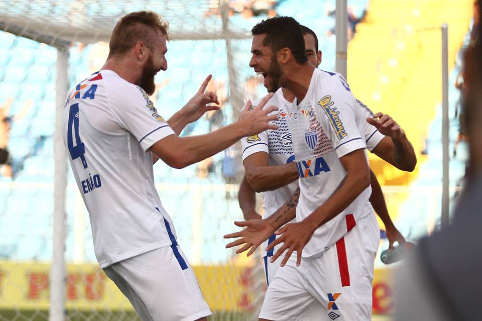Um dos artilheiros da Série B, Renato comemora bom momento com a camisa do Avaí: “Me sinto em casa”