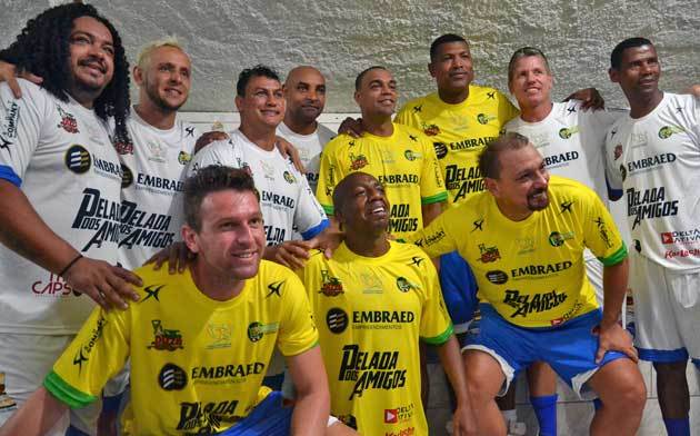 Camboriú vai sediar partida de futebol com Denilson, Vitor Kley e amigos