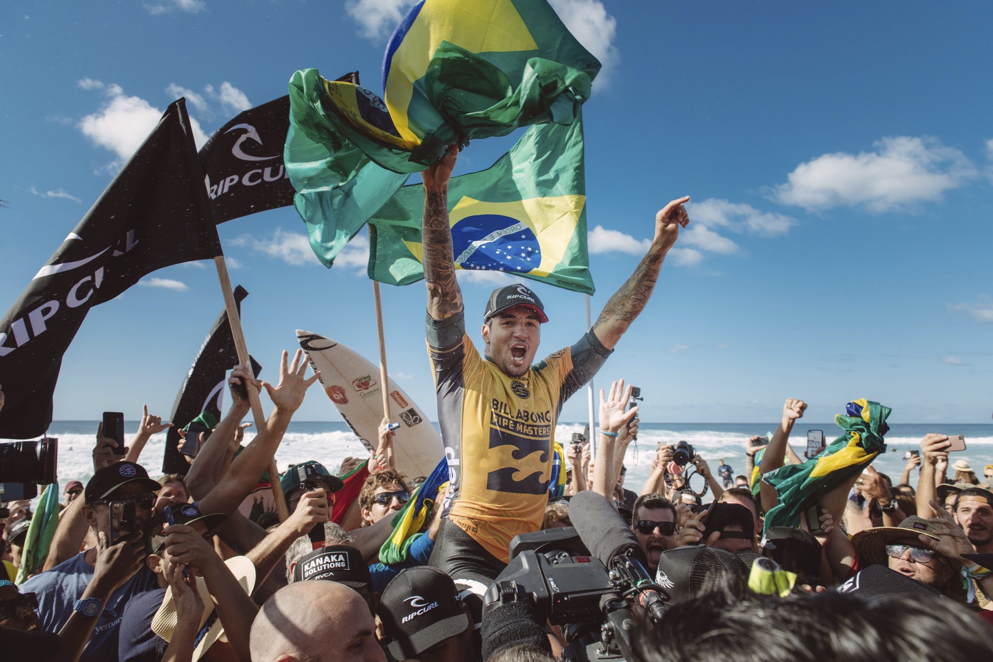 Gabriel Medina será a estrela deste sábado no Balneário Shopping