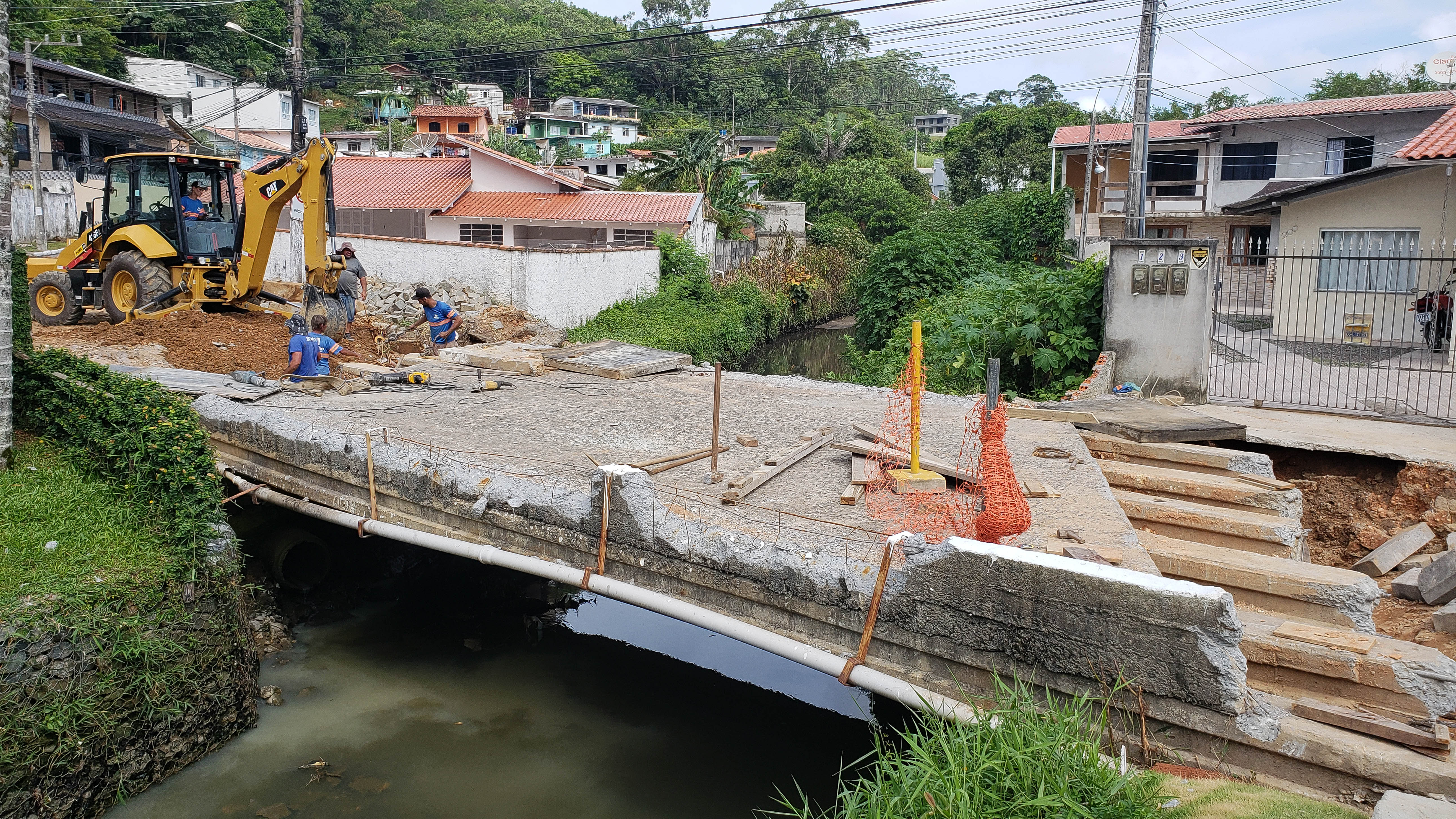 Ruas no bairro Fazenda são interditadas para elevação de ponte