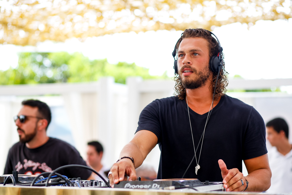 Jetlag, Felipe Araújo e BlackOut são algumas das atrações do Cafe de La Musique em fevereiro