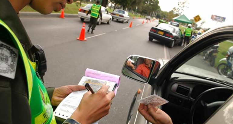 Lei estadual que restringe prazo para aplicação de penalidade de trânsito é inconstitucional