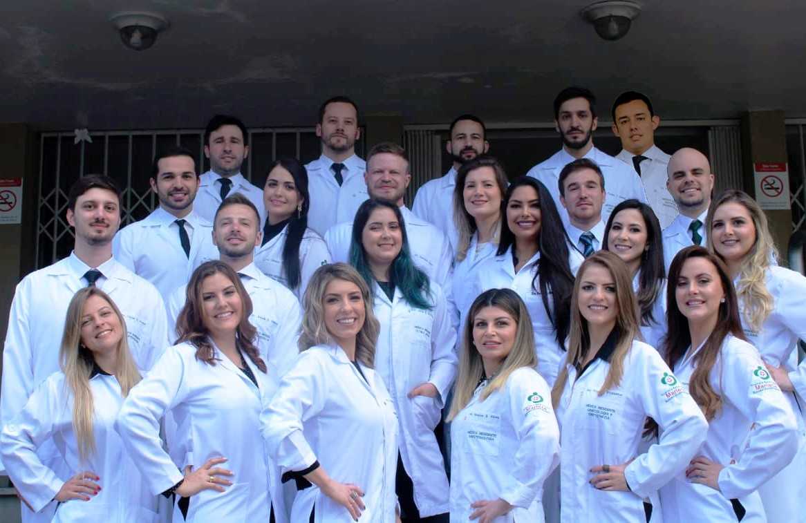 Hospital Marieta realiza formatura de 23 médicos residentes