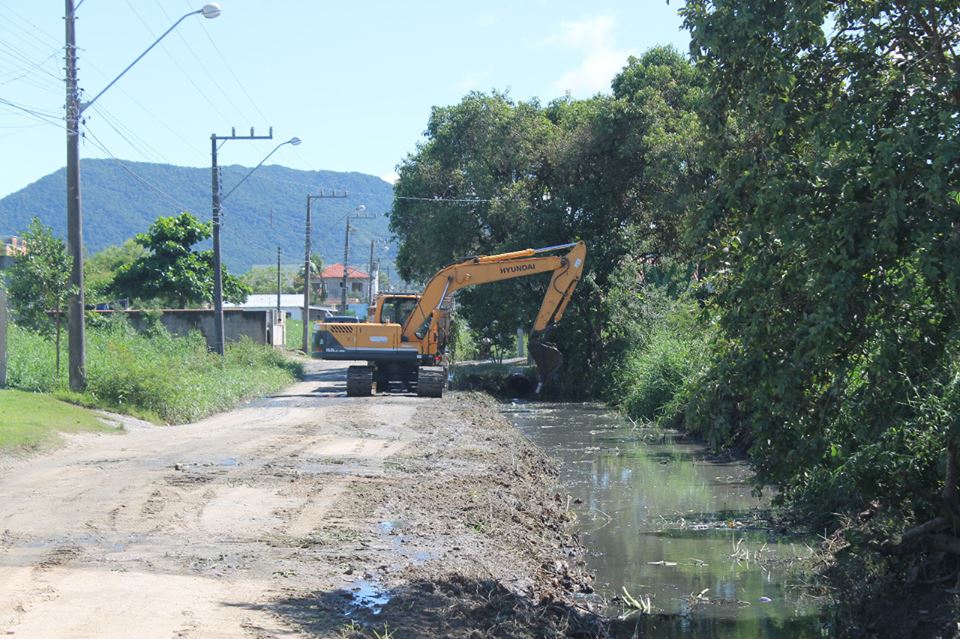 Força-tarefa de limpeza atende bairros em Itapema
