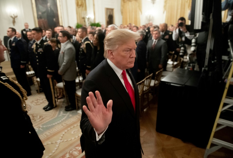 Trump retoma tom eleitoral e reitera ameaça de fechar fronteira com o México