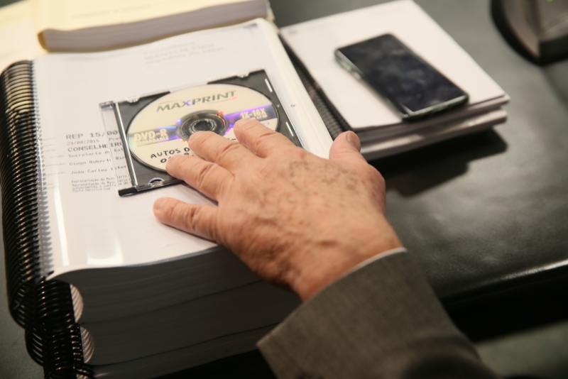 CPI vai investigar mais de 30 contratos celebrados entre SC e 14 empresas