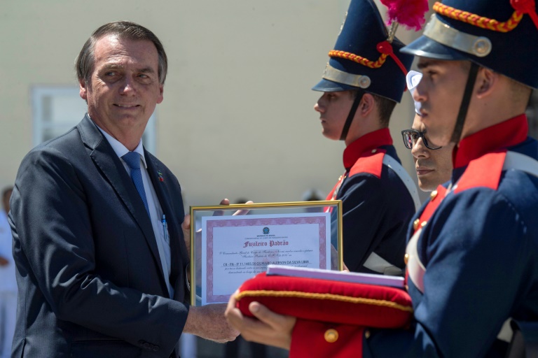 Bolsonaro anuncia que viajará à China no segundo semestre do ano
