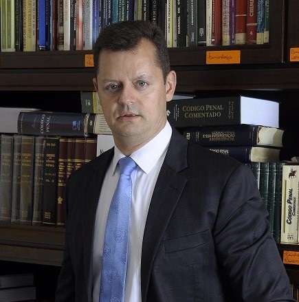 Claudio Gastão da Rosa Filho: A Era da hipocrisia Claudio Gastão da Rosa Filho: A Era da hipocrisia