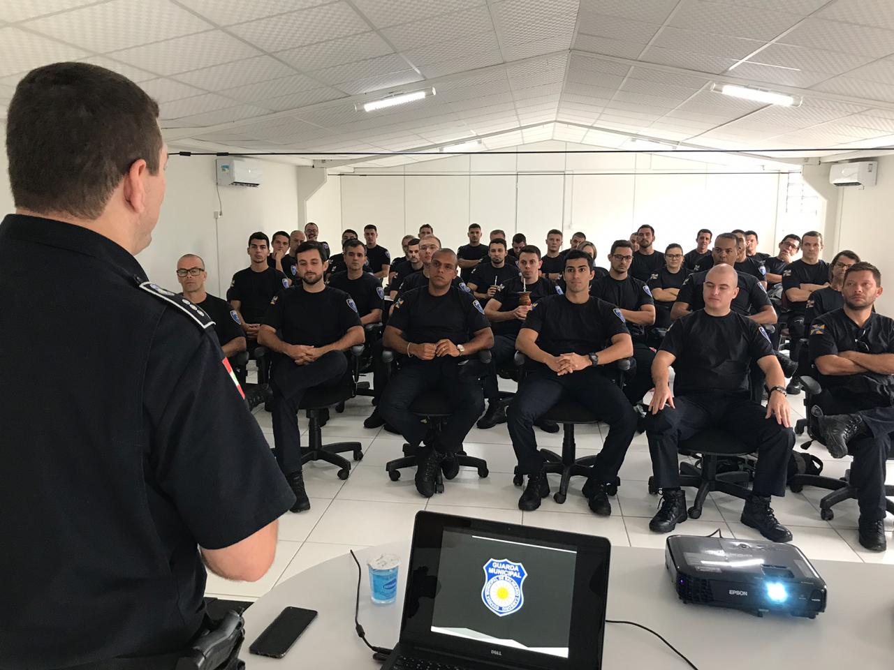Secretaria de Segurança de Balneário Camboriú participa de capacitação aos guardas municipais de Itajaí