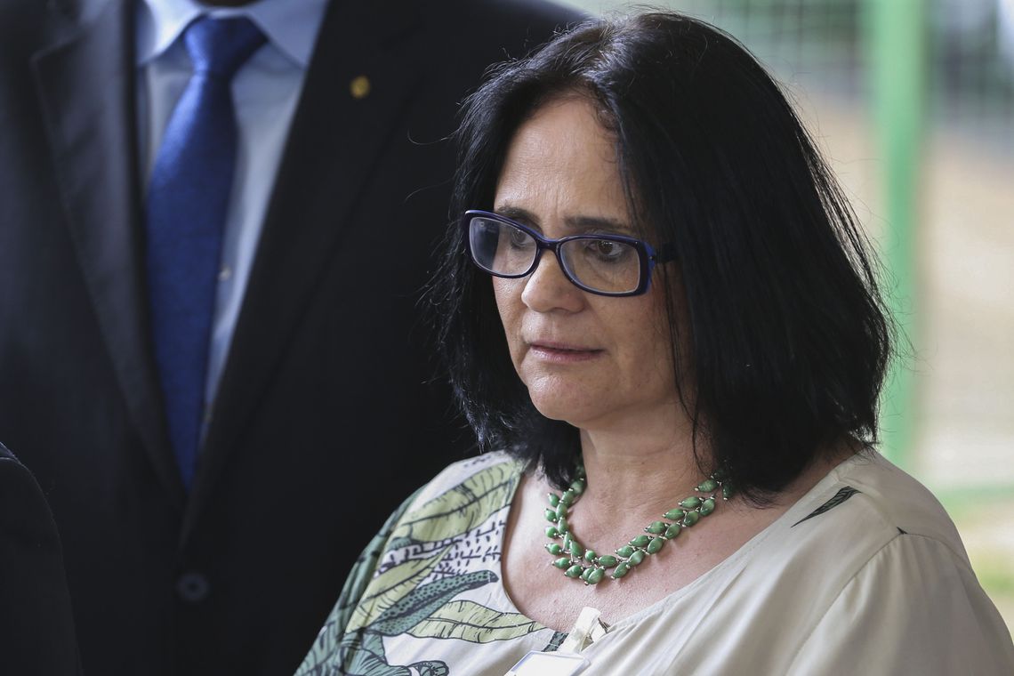 MINISTRA DAMARES ALVES LANÇA PROGRAMAS EM BALNEÁRIO CAMBORIÚ
