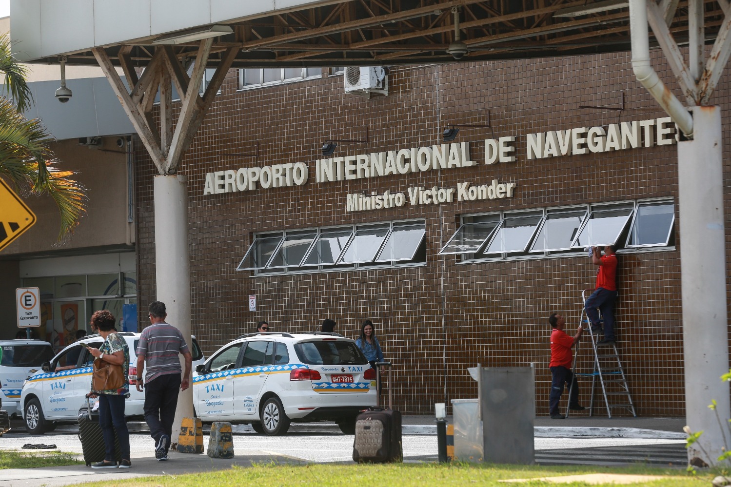 Aeroporto de Navegantes vai a leilão em 2020, confirma ministro ao governador Moisés Aeroporto de Navegantes vai a leilão em 2020, confirma ministro ao governador Moisés