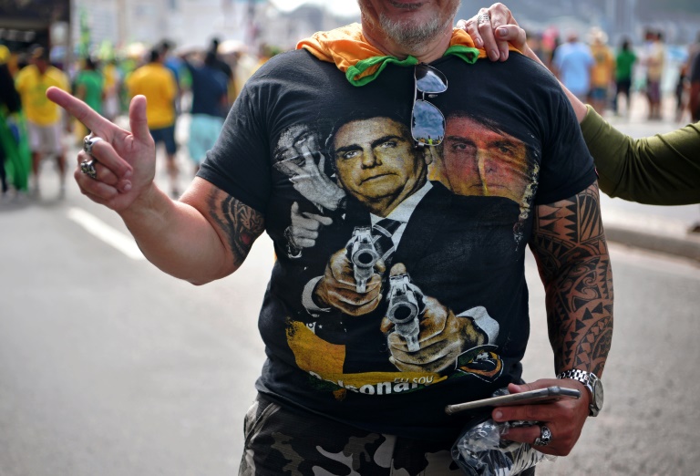 Bolsonaro revoga decretos que flexibilizavam posse e porte de armas Bolsonaro revoga decretos que flexibilizavam posse e porte de armas