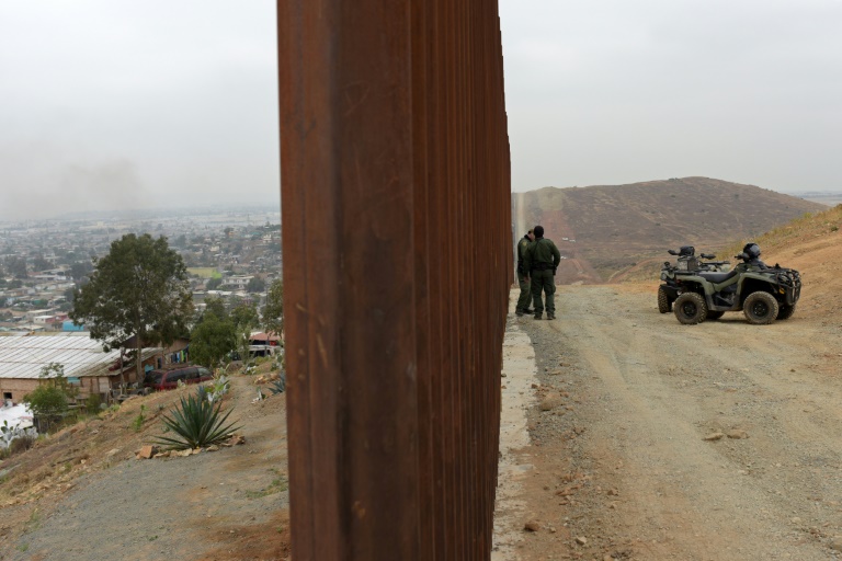 México envia 15.000 militares para a fronteira com os EUA
