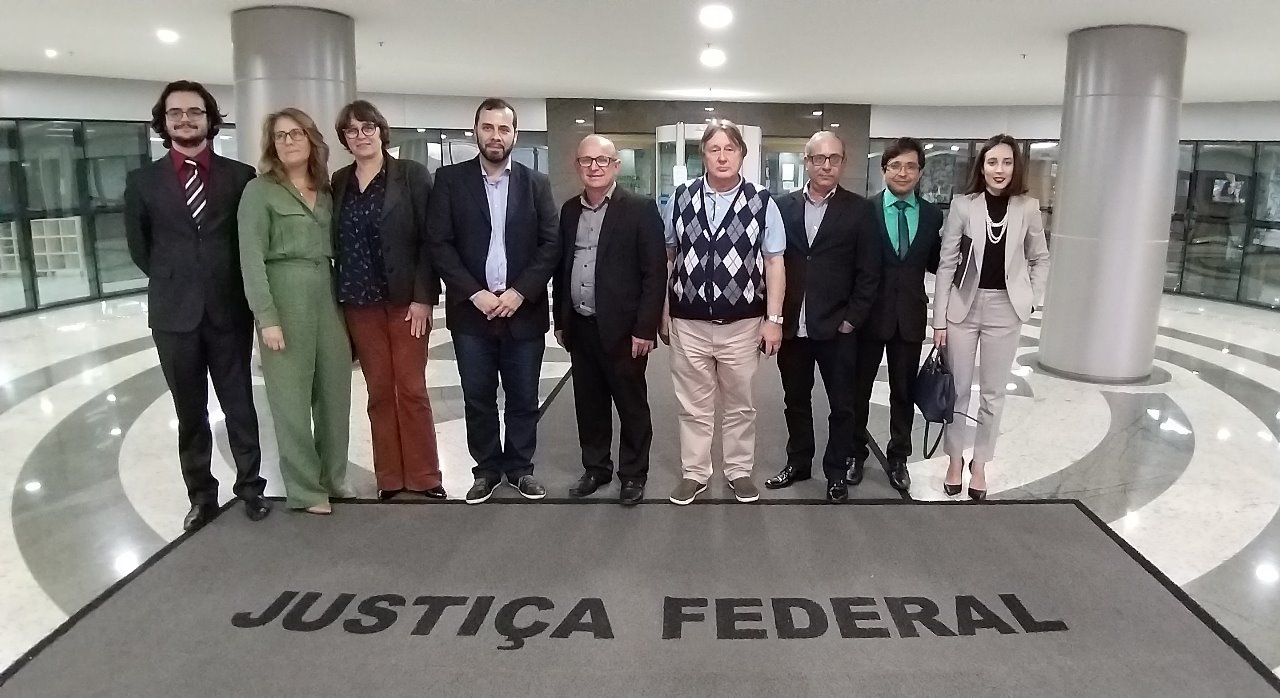 FECAM e COSEMS pedem ingresso em ação contra a União para atendimento ao “Programa Mais Médicos” FECAM e COSEMS pedem ingresso em ação contra a União para atendimento ao “Programa Mais Médicos”