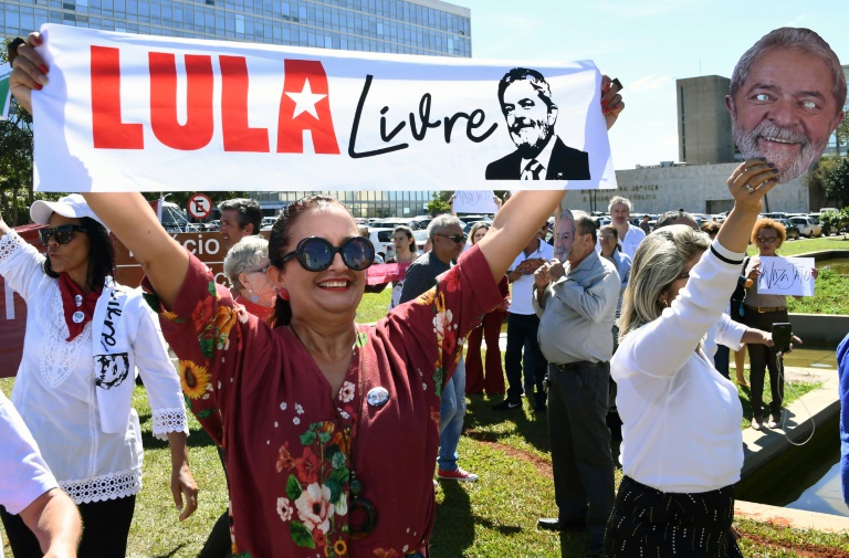 STF adia exame sobre libertação de Lula