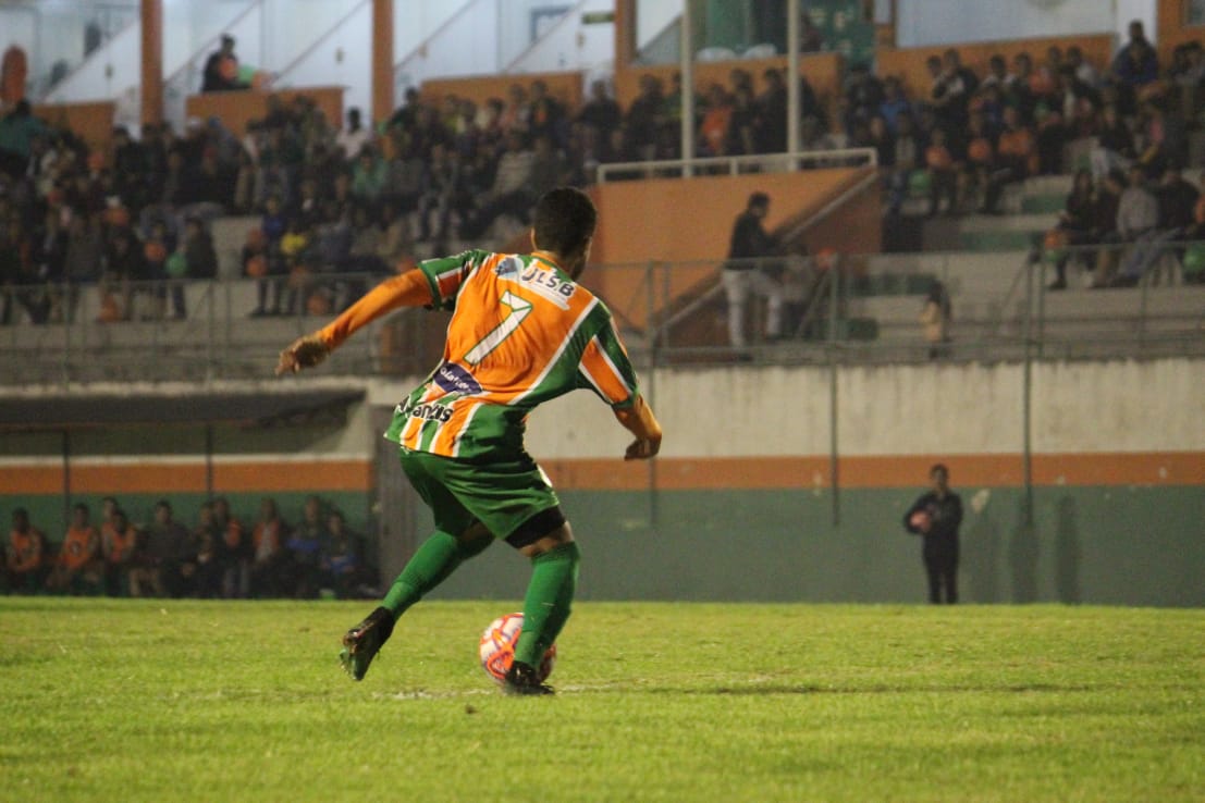 CAMBORIÚ JOGA MAL E PERDE EM CASA PARA O FLUMINENSE